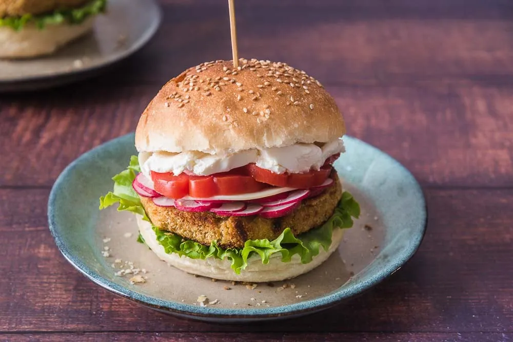 Hamburger di ceci impasto e ingredienti