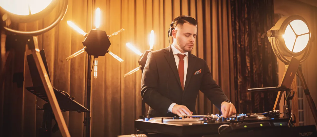 DJ na weselu vs DJ na festiwalu