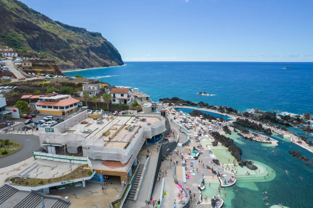 Naturalne baseny w Porto Moniz Madera