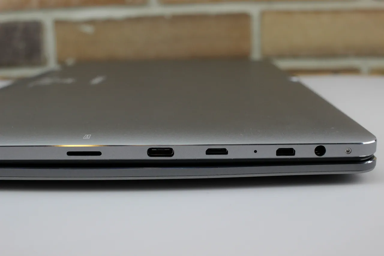 Chuwi Hi10 X Anschlüsse und Seitenansicht