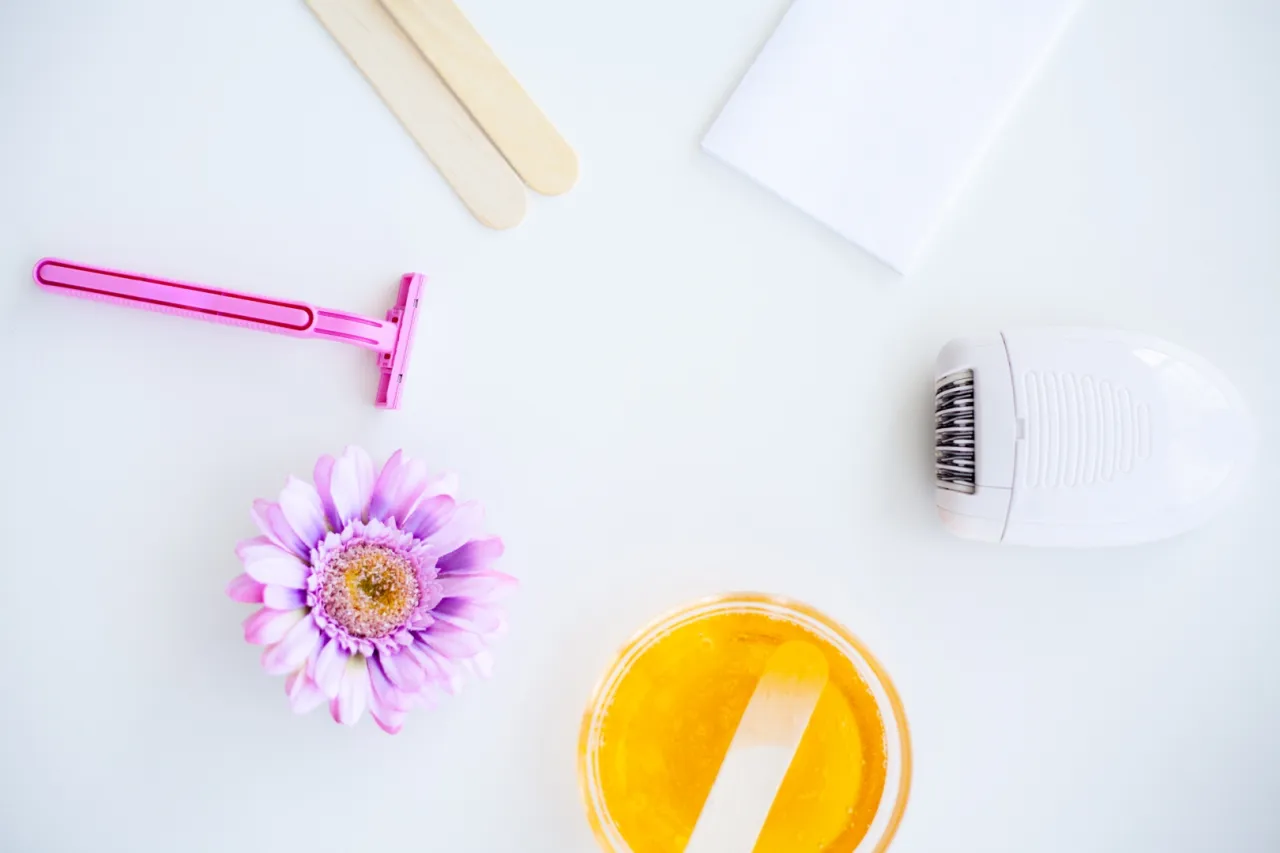 Metody depilacji bikini wosk pasta cukrowa laser