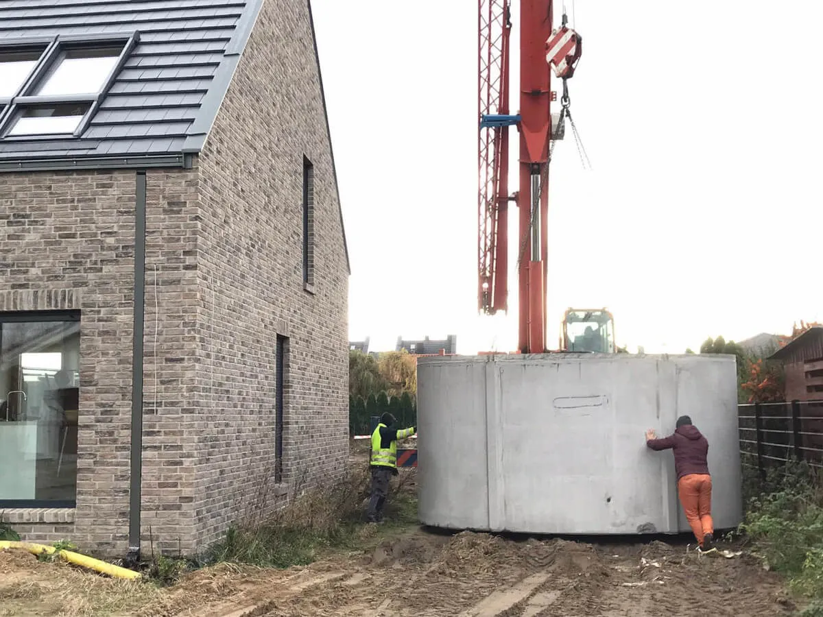 zbiornik na deszczówkę naziemny vs podziemny porównanie