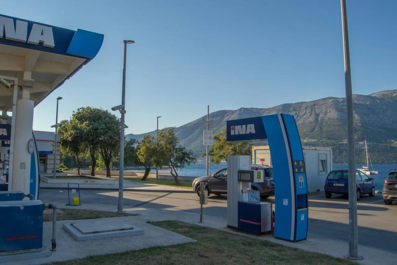 stacja paliw na trasie do chorwacji