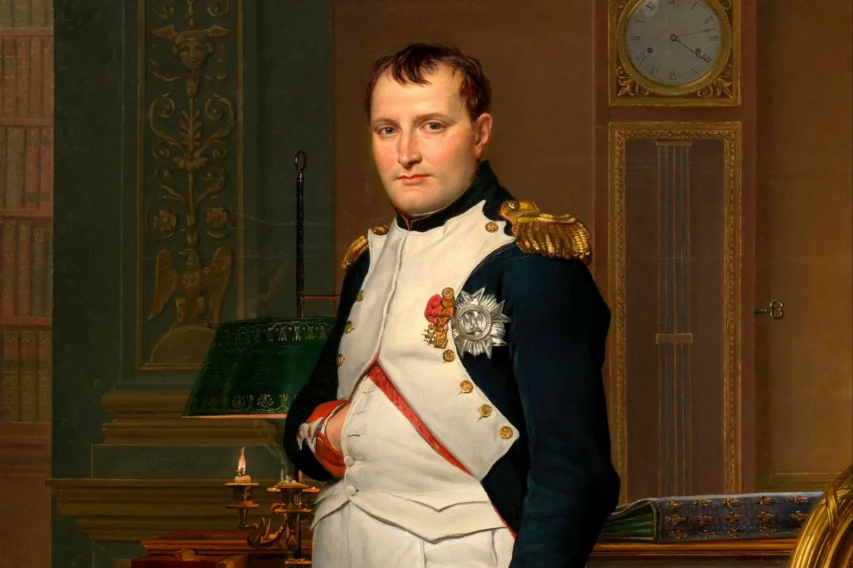 Napoleon Bonaparte w mundurze, z orderami. Ciekawe ciekawostki o Napoleonie Bonaparte czekają na odkrycie, gdy spojrzymy na jego portret.