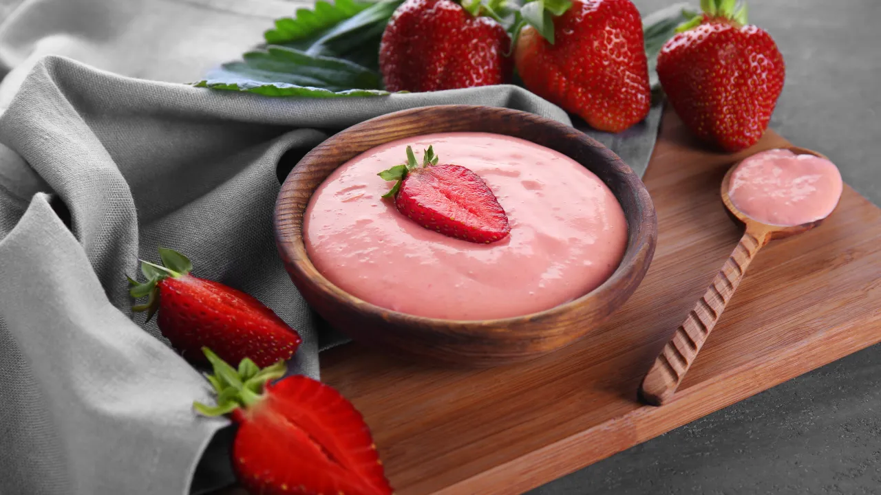 zdrowe desery z truskawkami