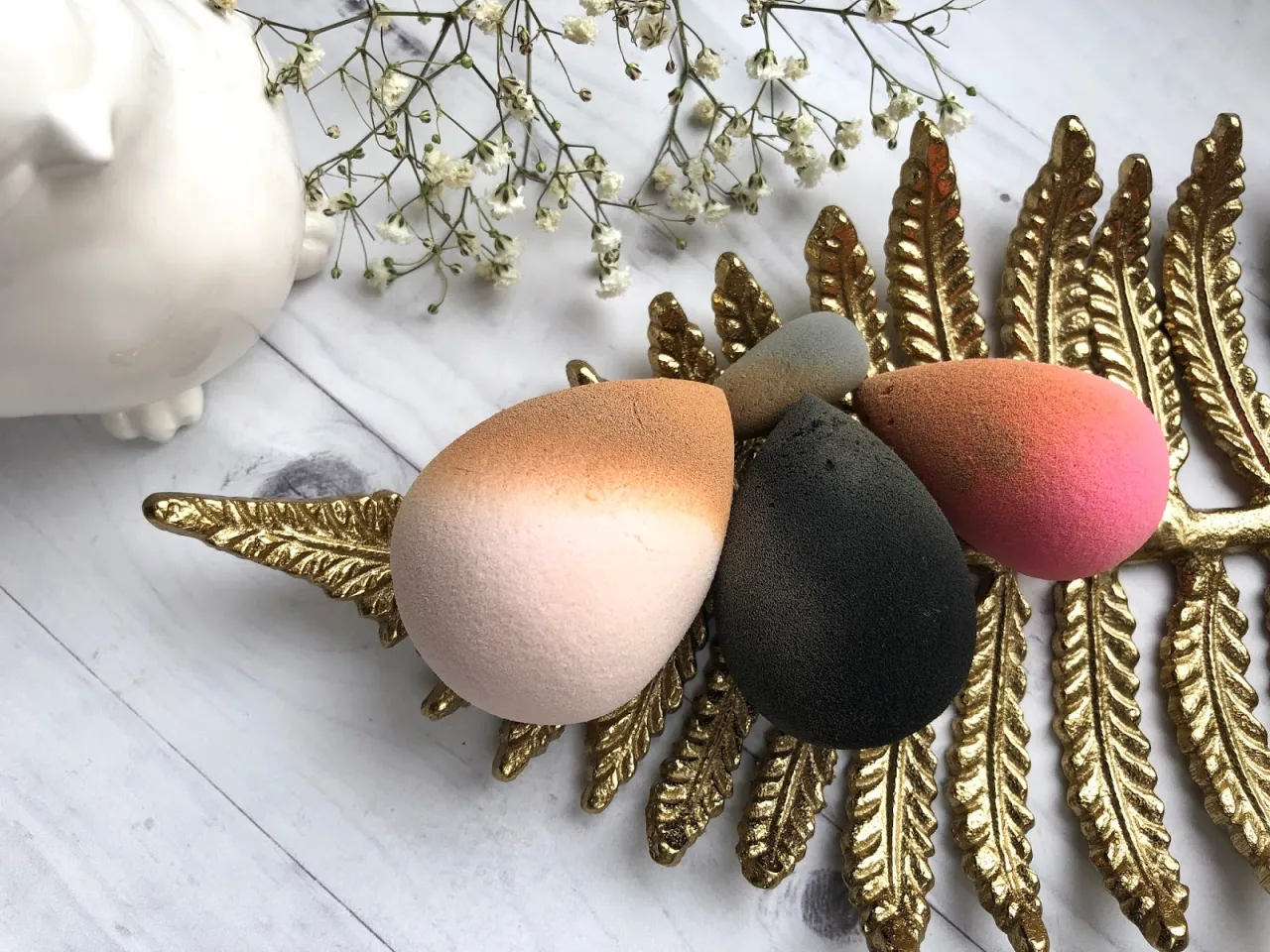 Technika stemplowania gąbką do makijażu