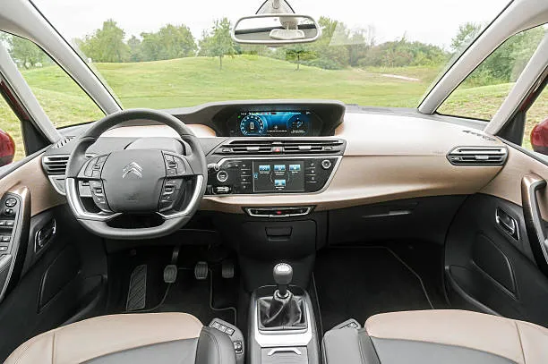 Citro&euml;n C4 Grand Picasso I wnętrze kokpit
