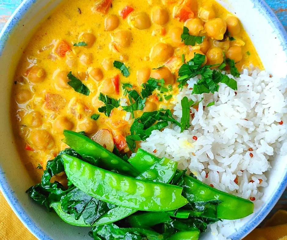 wegańskie curry z ciecierzycą