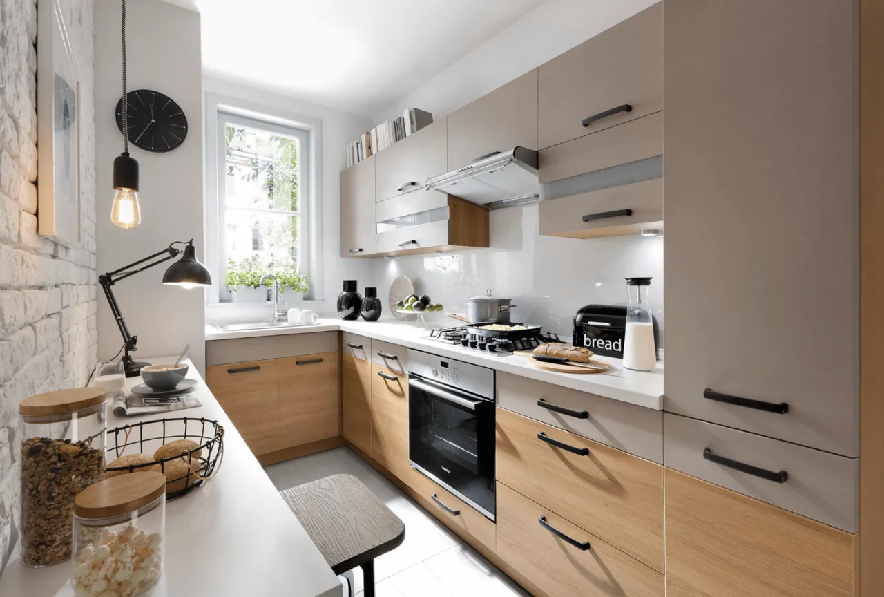 mała kuchnia z systemami cargo i AGD slim