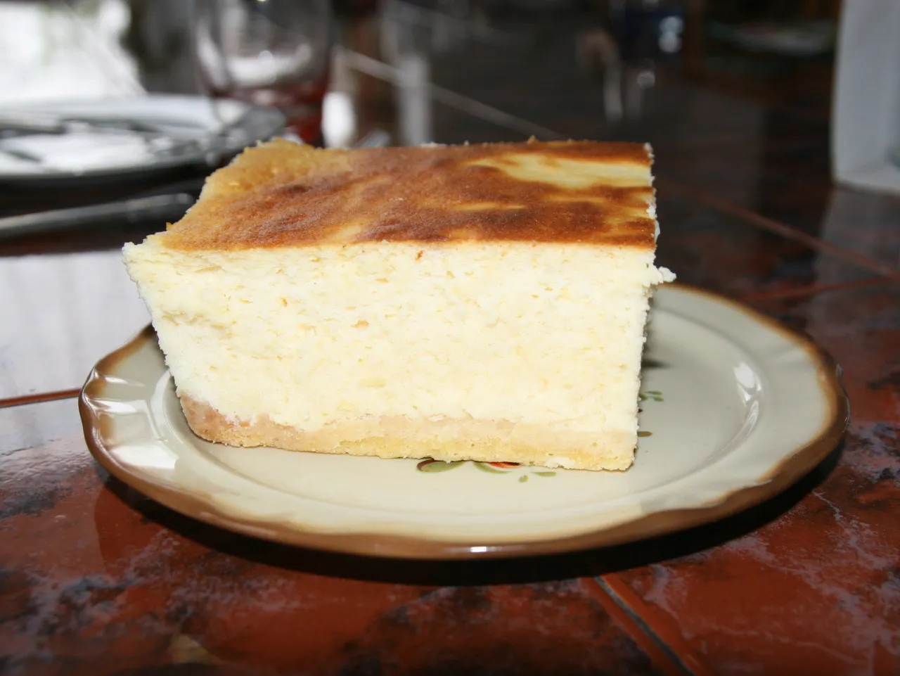 Idealny sernik z wiaderka, który nie opada i nie pęka