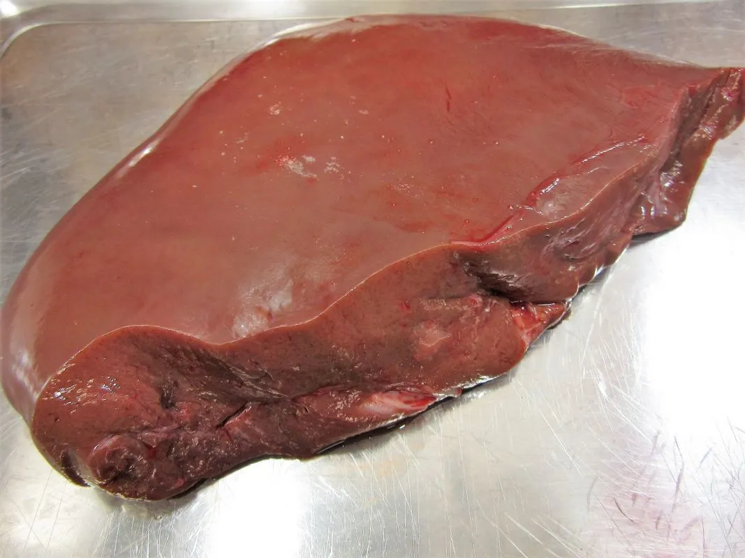 r&oacute;żne rodzaje wątroby do wędkowania: drobiowa, wieprzowa, wołowa