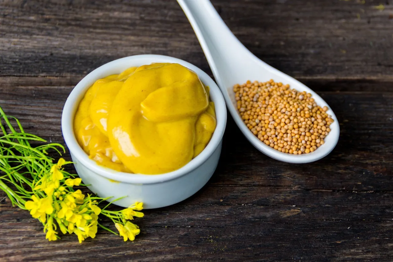 Domowy sos musztardowy w słoiku