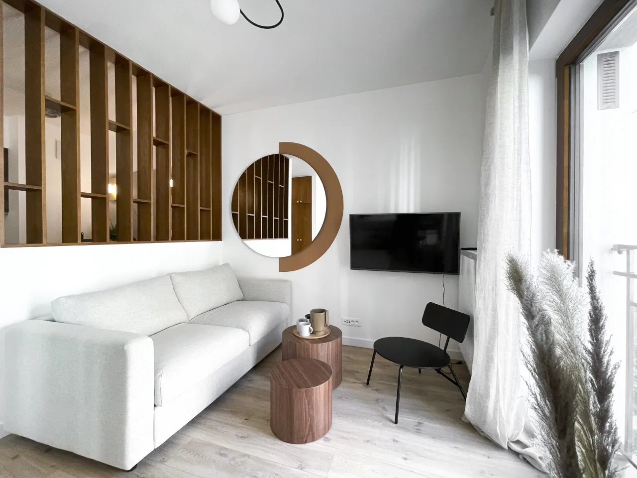 aranżacja małego mieszkania 30m2 japandi, funkcjonalne kawalerki