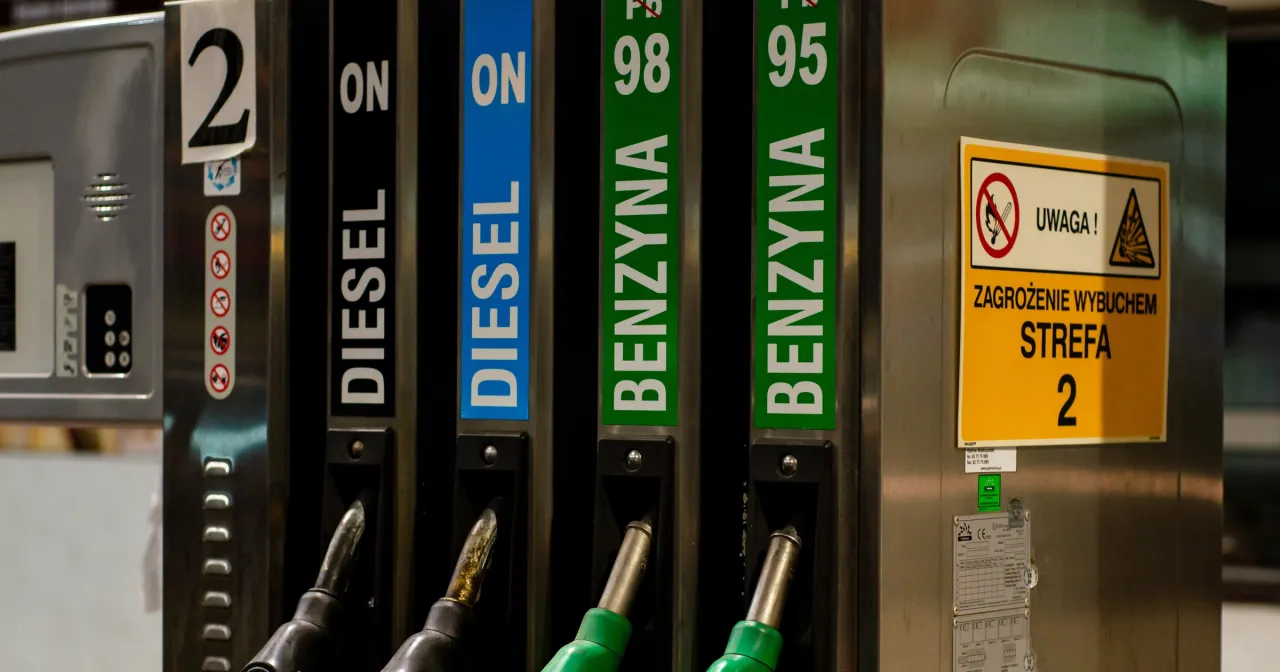 Dwie dysze do diesla i dwie do benzyny (95 i 98) na stacji paliw. Gdzie najlepsze paliwo? Tu znajdziesz odpowiedź.