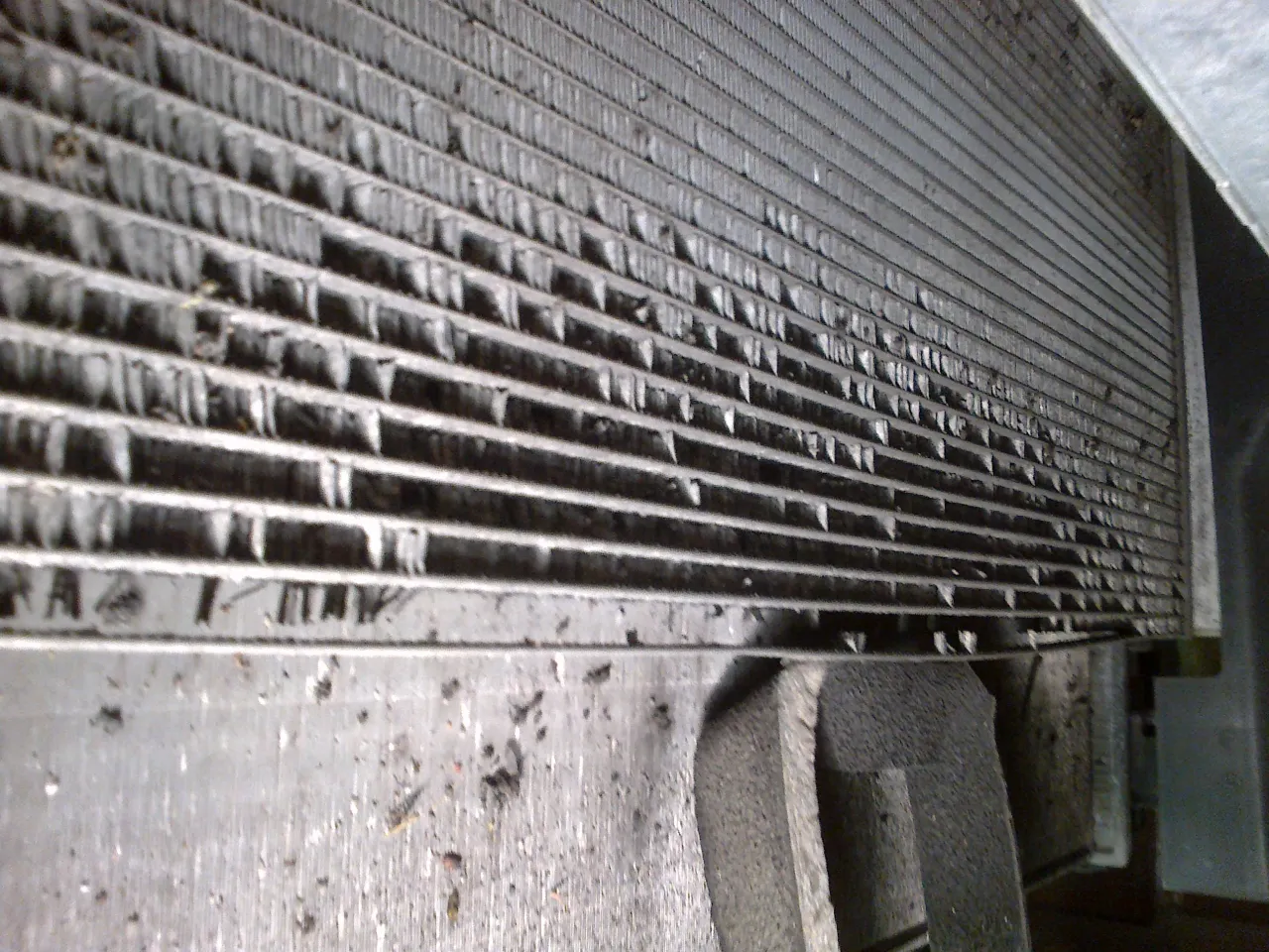 Uszkodzona chłodnica klimatyzacji