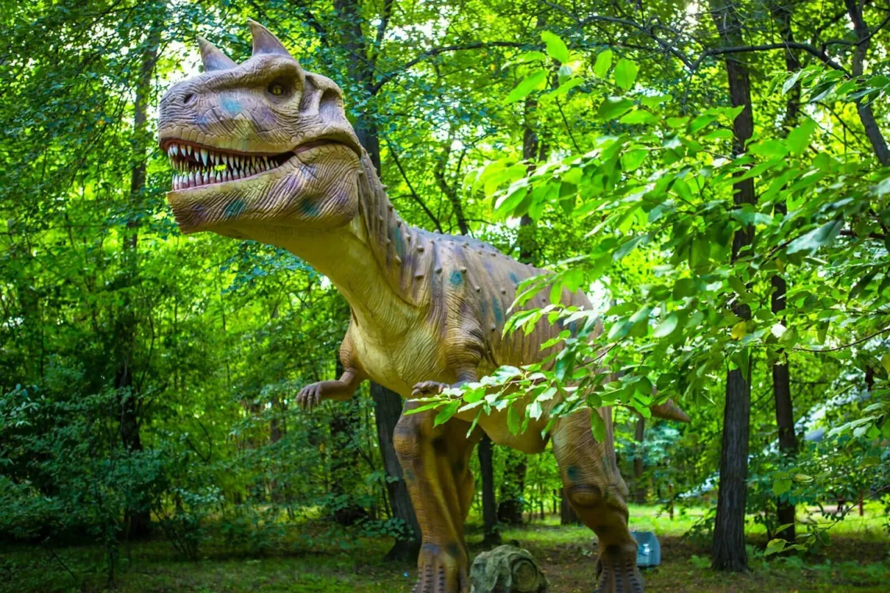 Zatorland park dinozaur&oacute;w