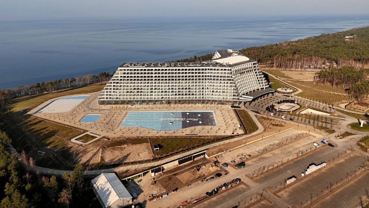 Hotel Gołębiewski Pobierowo kontrowersje ekologiczne