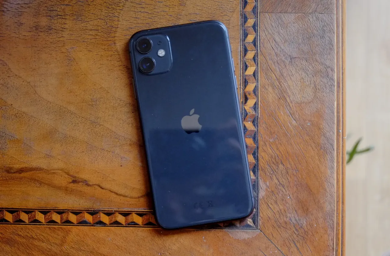 iPhone 11 nowy odnowiony używany porównanie