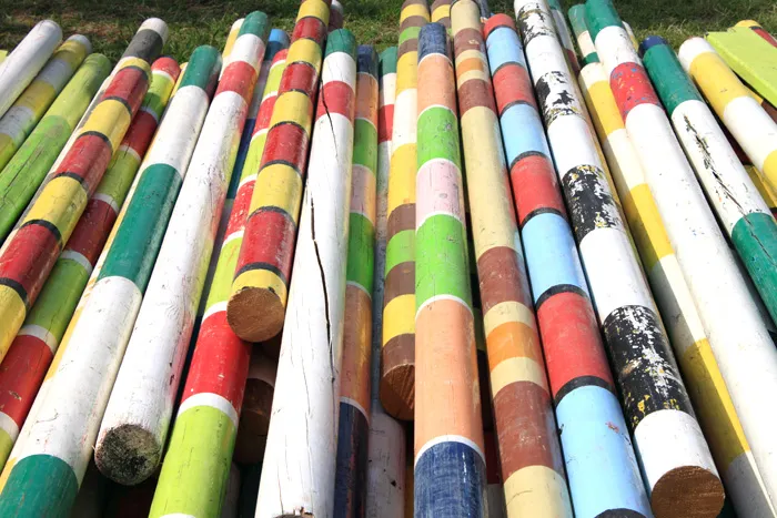 Przeszkody jeździeckie kolory widoczne dla koni