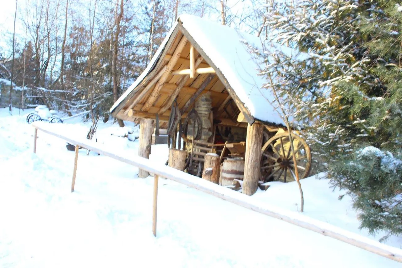 Bacówka u Harnasia widok na Tatry