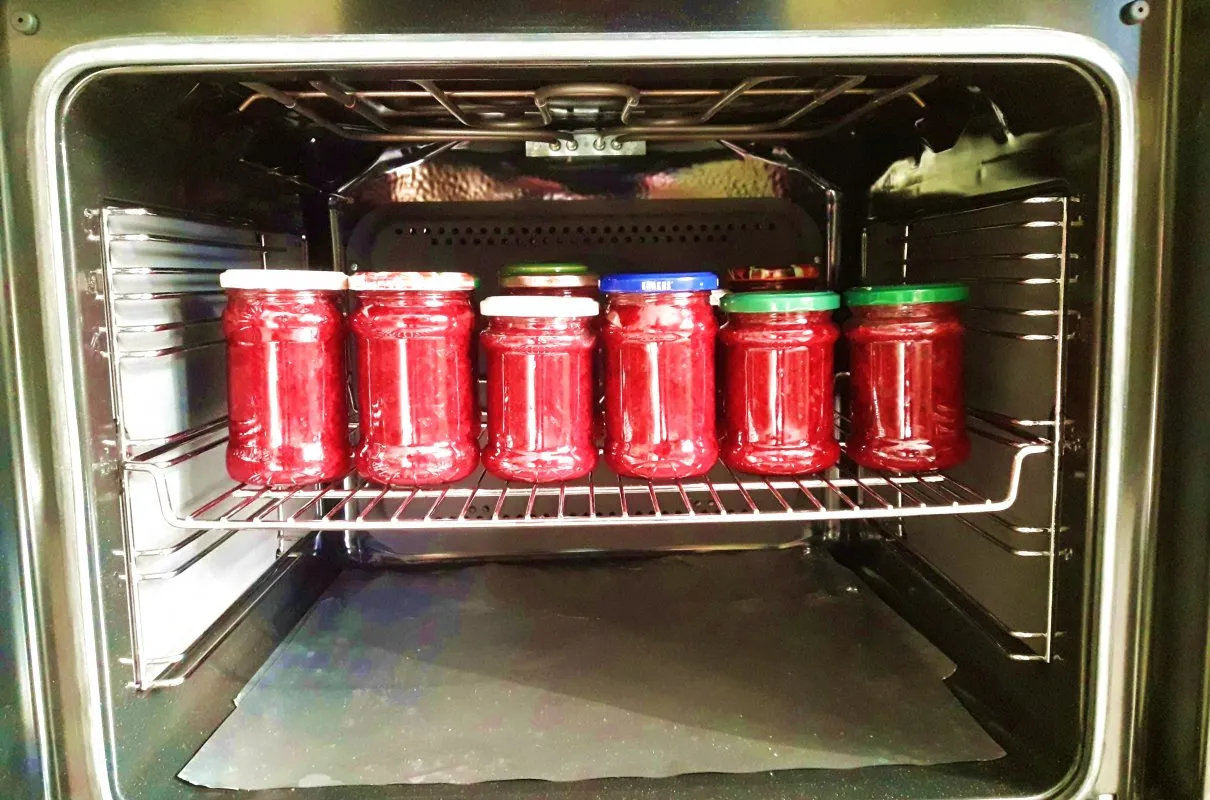Pasteryzacja słoików w piekarniku