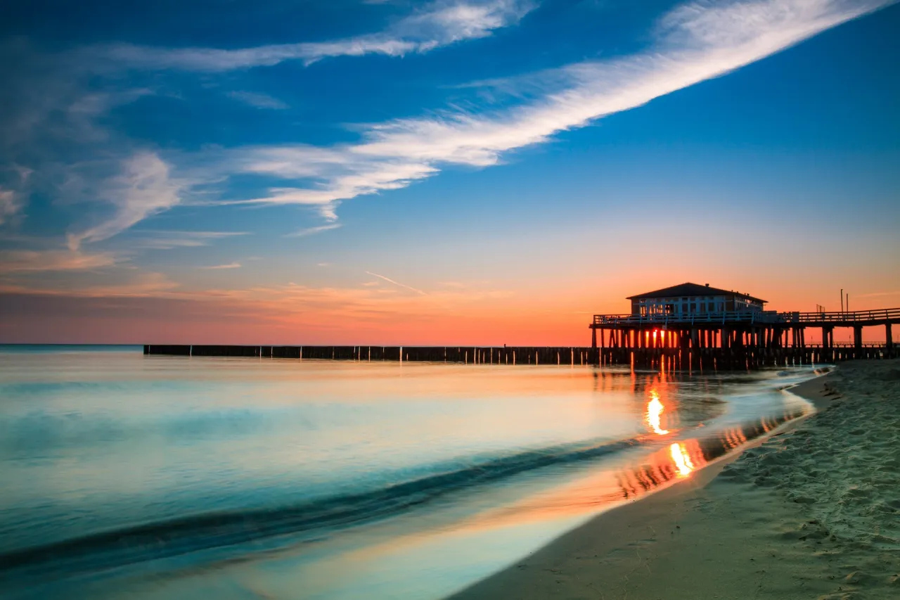 Molo Ustronie Morskie zachód słońca