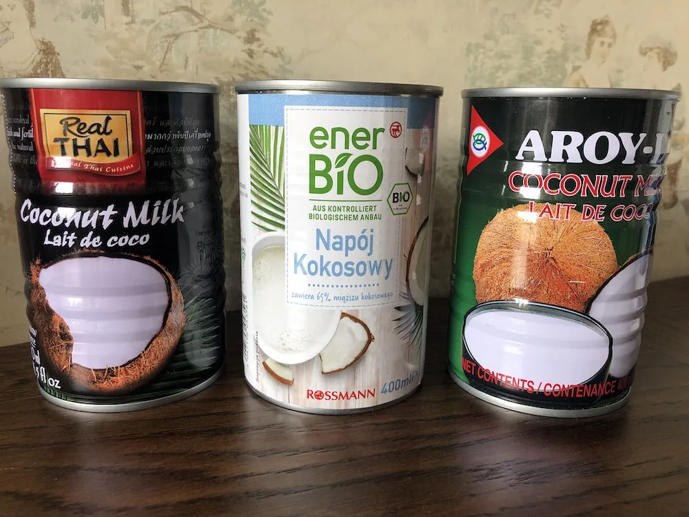 mleczko kokosowe w puszce i świeże kokosy