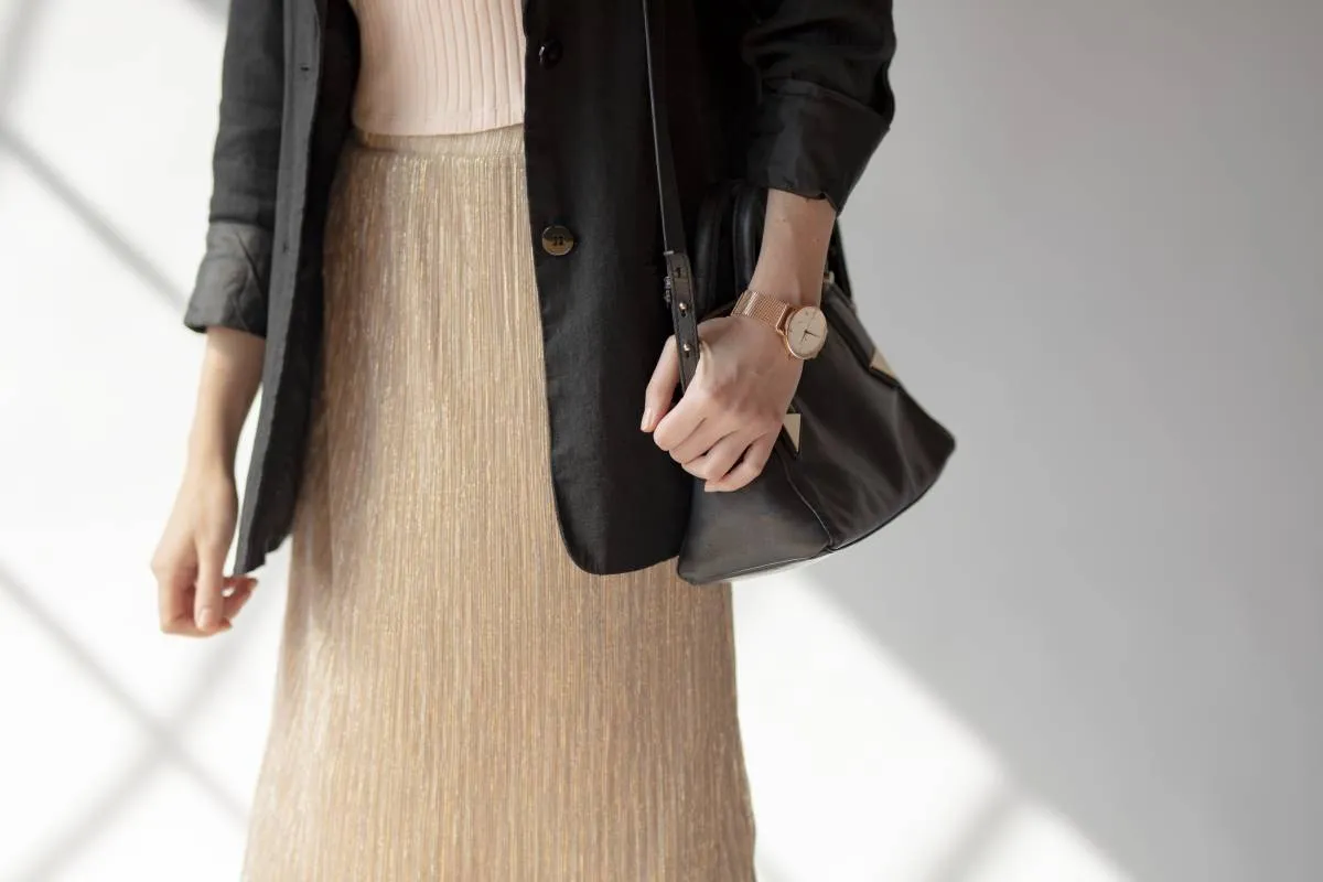 Stylizacje długa spódnica krótka kurtka