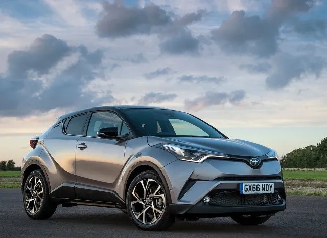 Toyota C-HR Hybrid silniki por&oacute;wnanie