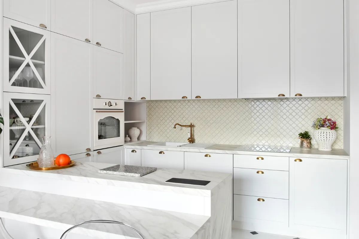 Problemy ze smugami na płytkach z połyskiem