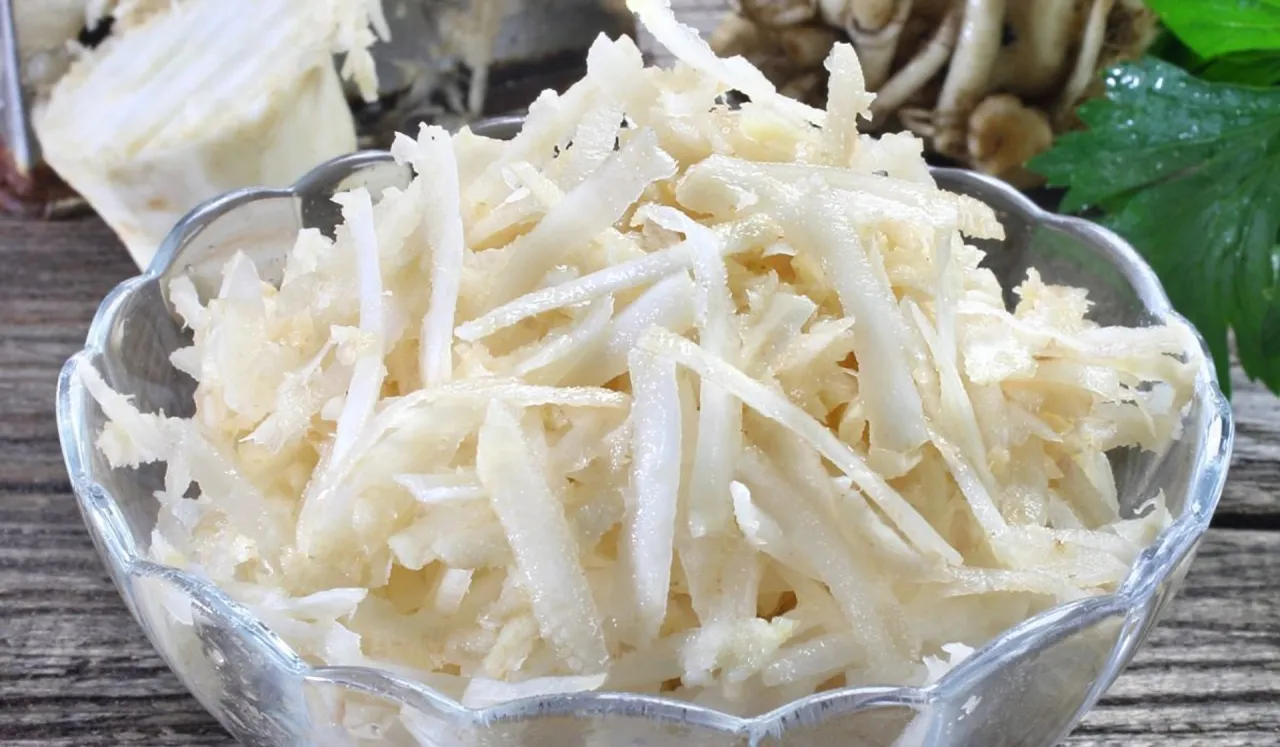 restauracyjna sur&oacute;wka z selera