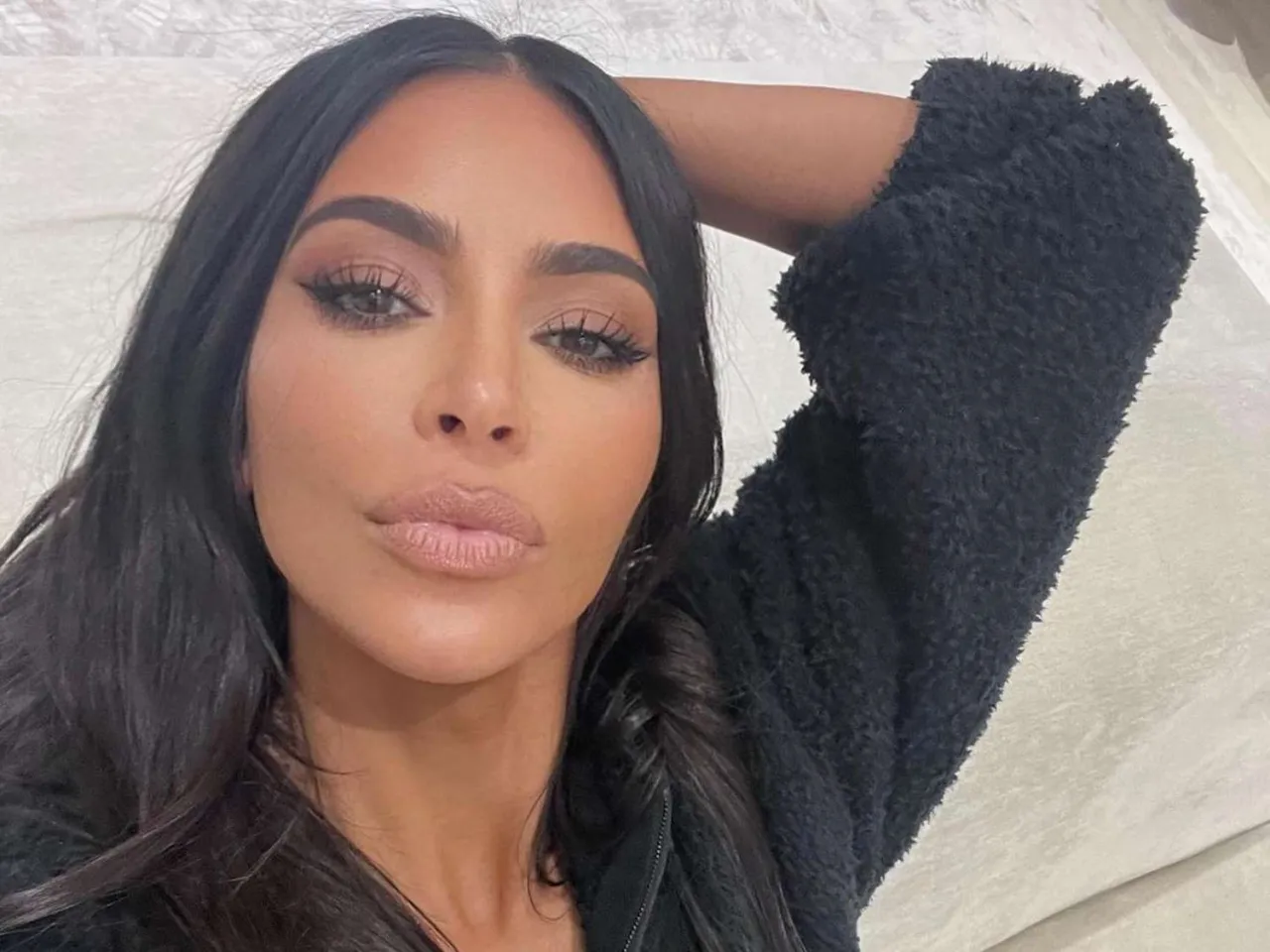 Kim Kardashian makijaż oczu soft glam