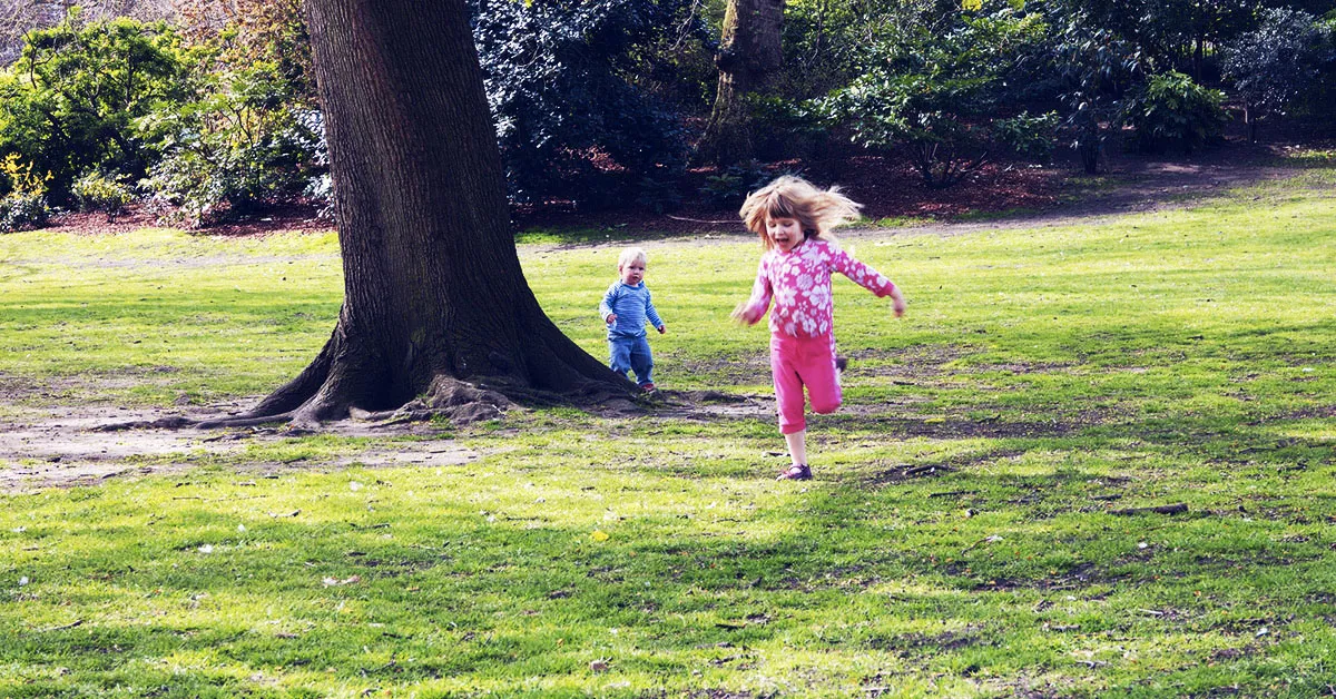 rodzic dziecko zabawa bliskość