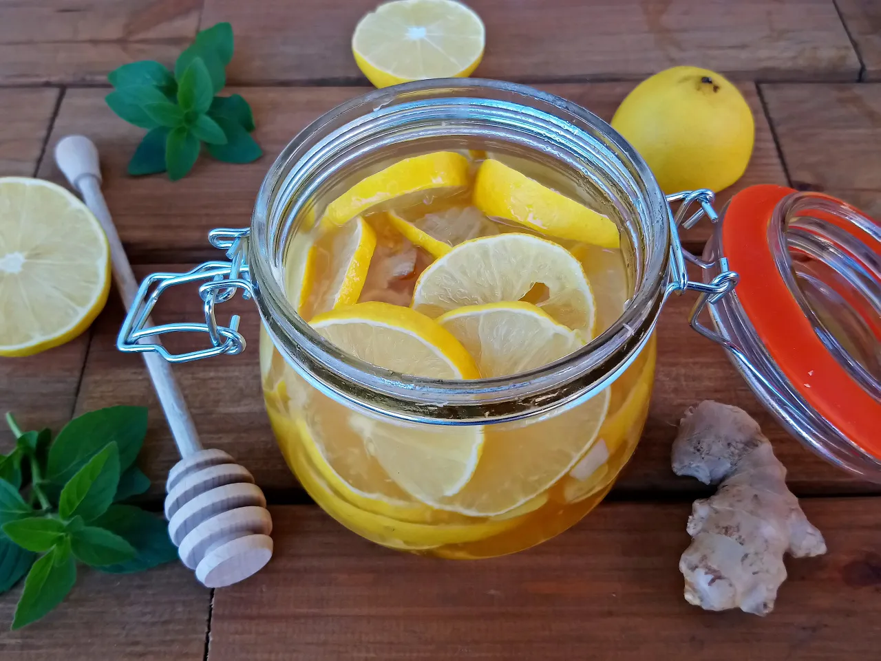 sok cytrynowy z imbirem i miodem