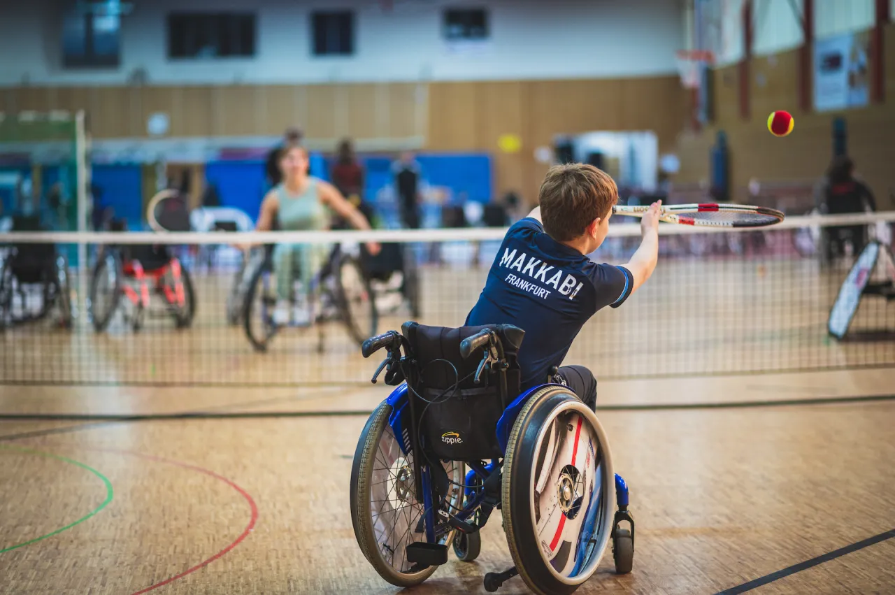 Menschen mit und ohne Behinderung bei einer Inklusionsveranstaltung in Frankfurt