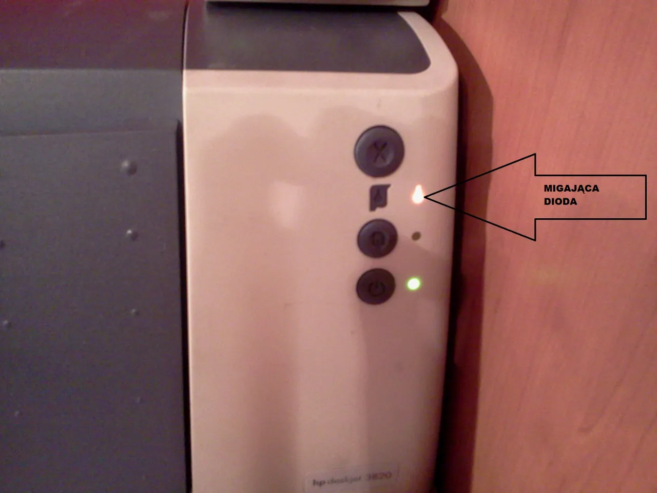 ikona błędu na ekranie drukarki HP lub czerwona dioda błędu