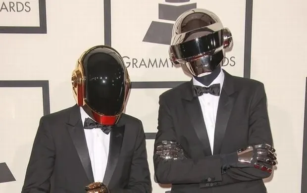 Daft Punk w kaskach na scenie