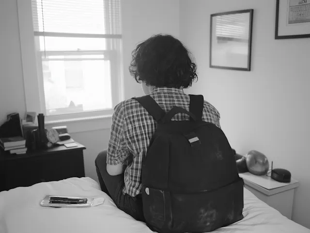 Różnice między nieśmiałością a fobią społeczną infografika