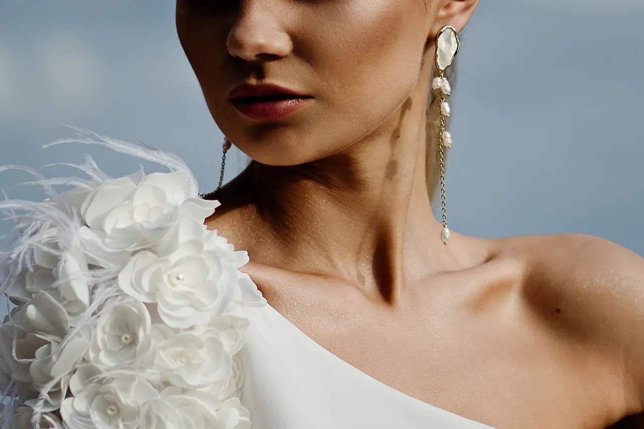 Perły i kamienie szlachetne do sukni ślubnej ecru