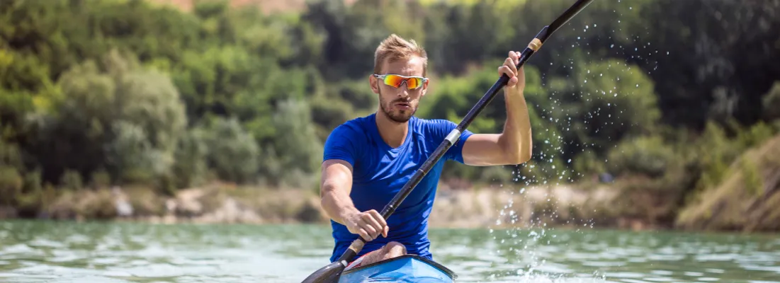 młodzi kajakarze trening