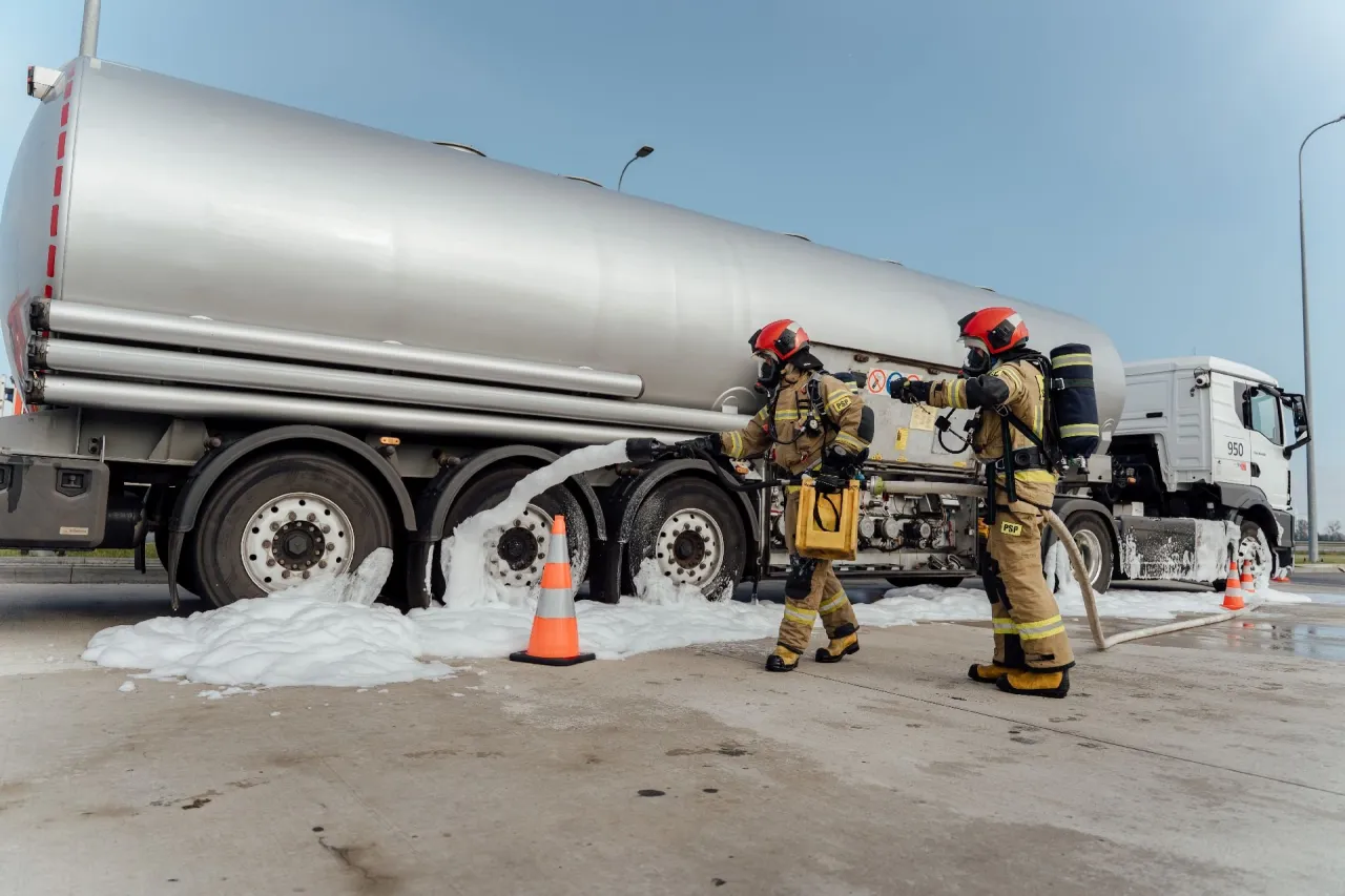 bezpieczne spuszczanie paliwa BHP