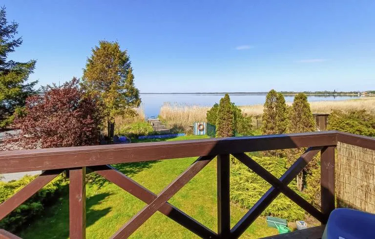 różne platformy rezerwacyjne noclegów nad morzem