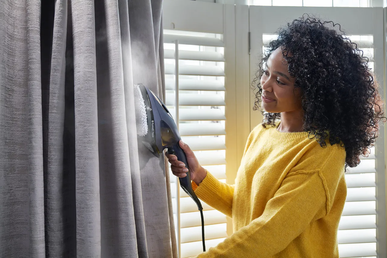 Zalety prasowania firan parownicą