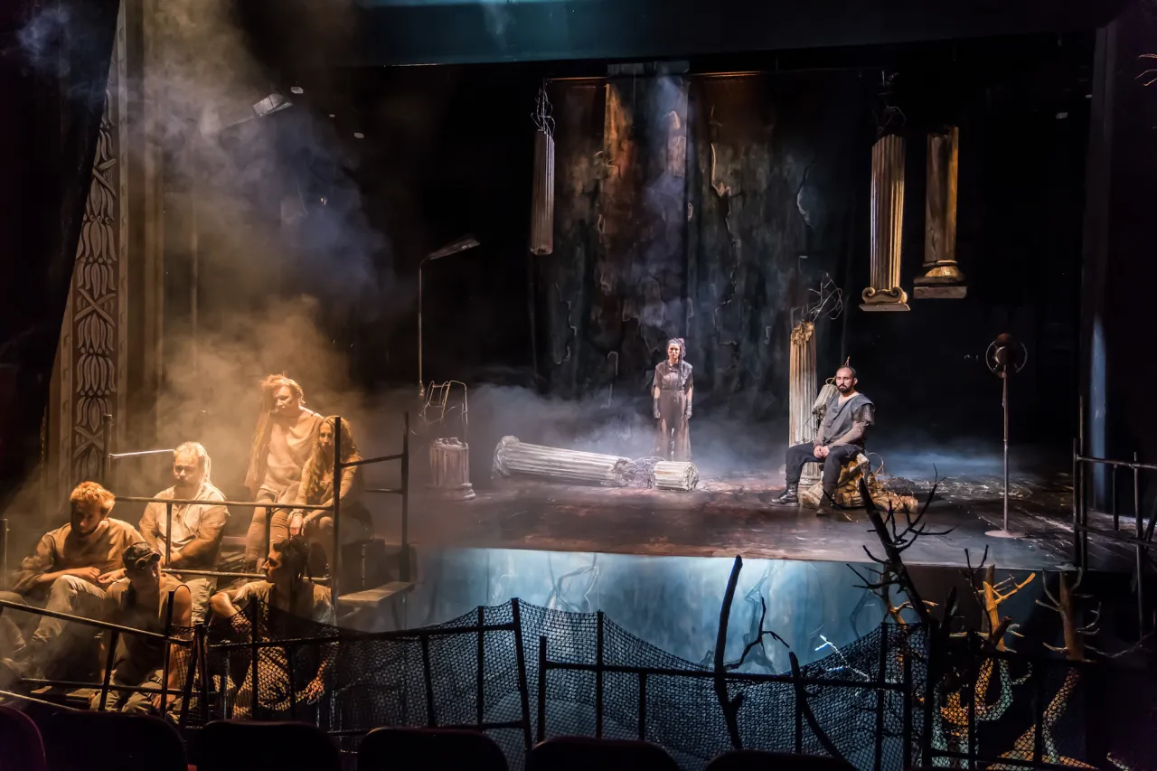 Antygona i Kreon konflikt