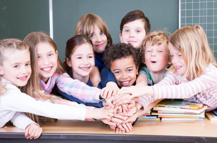 dzieci w klasie nauczanie zintegrowane