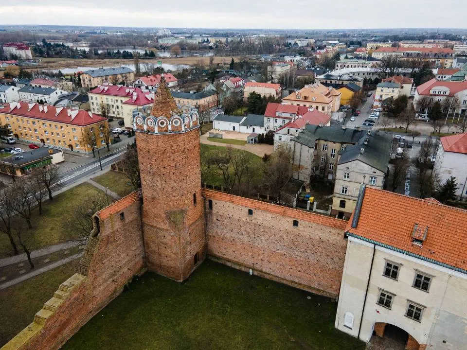 Zdjęcie Zamek królewski w Łęczycy: historia, tajemnice i atrakcje turystyczne