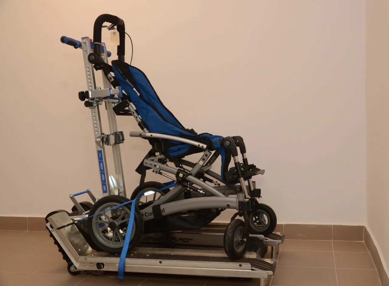 Schodołaz gąsienicowy lub kroczący w akcji