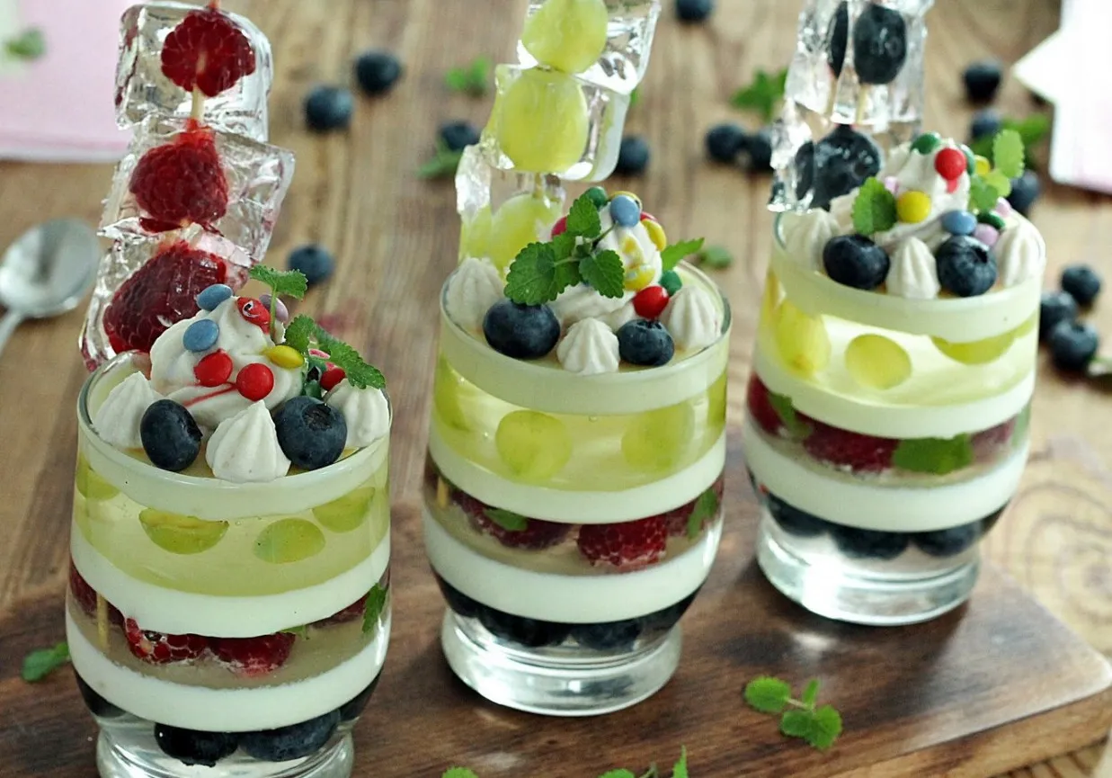 przezroczysta galaretka desery owoce