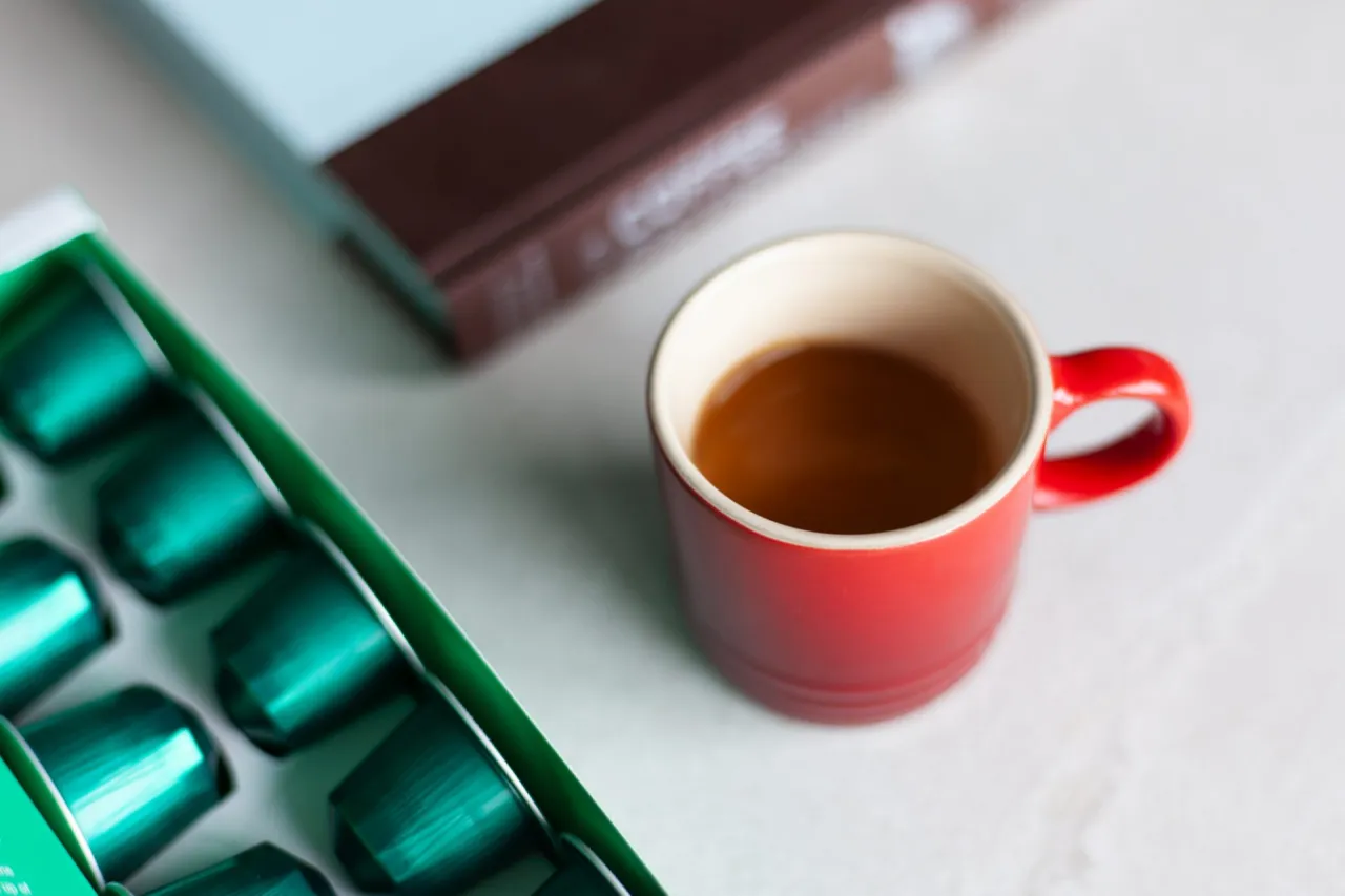 przekr&oacute;j kapsułki kawy