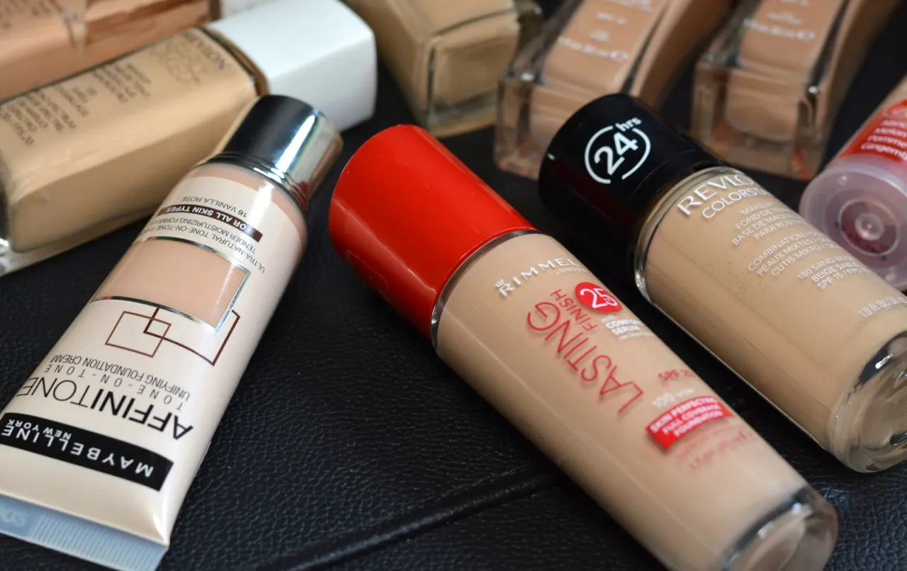 Różne wykończenia podkładów mat satyna